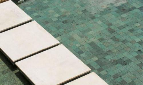 A Sofisticação da Pedra Hijau em Resorts de Luxo